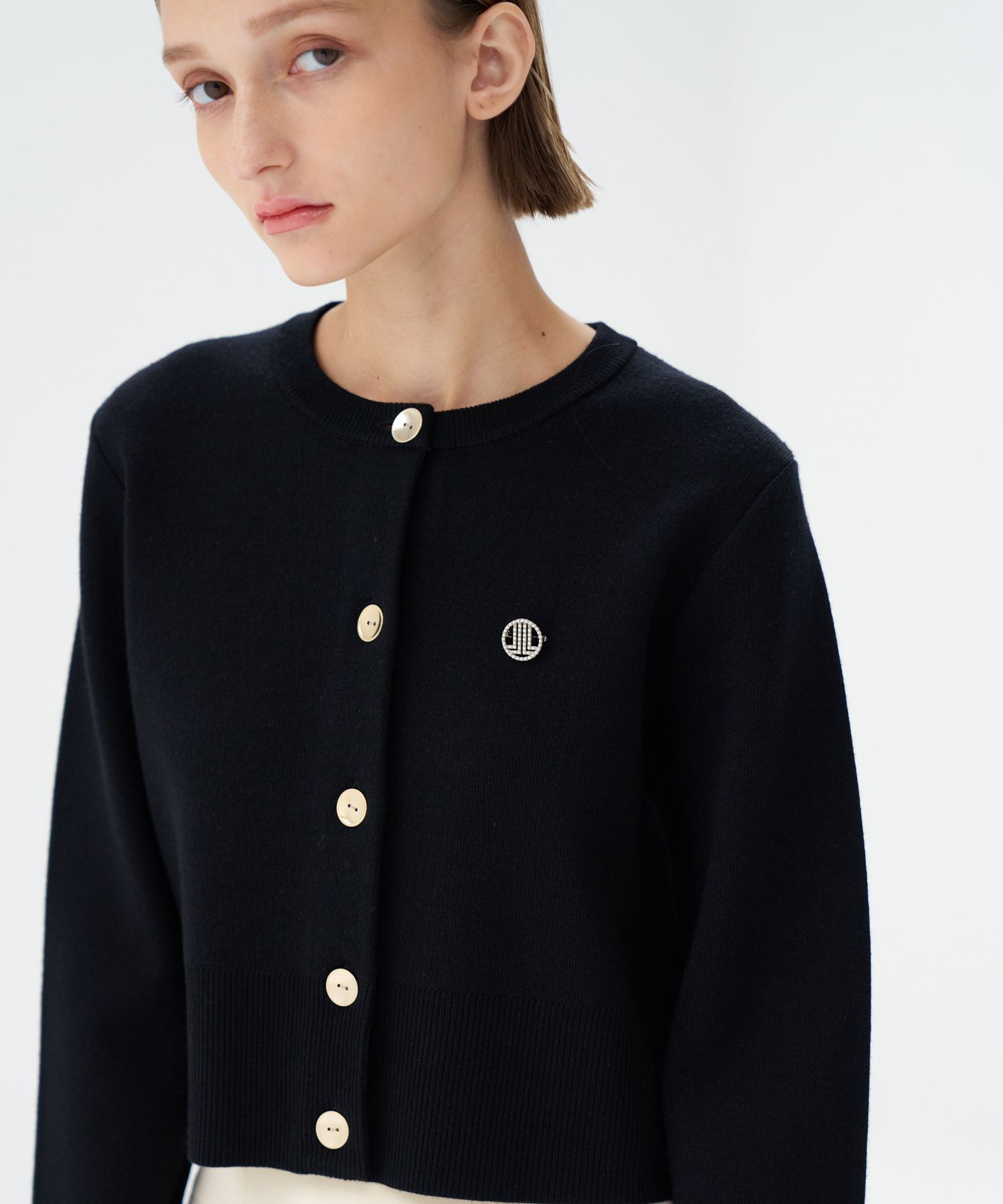 ランバンオンブルー(LANVIN en Bleu)JLロゴバウ゛ェブローチ ランバンオンブルー(LANVIN en Bleu)JLロゴバウ゛ェブローチ