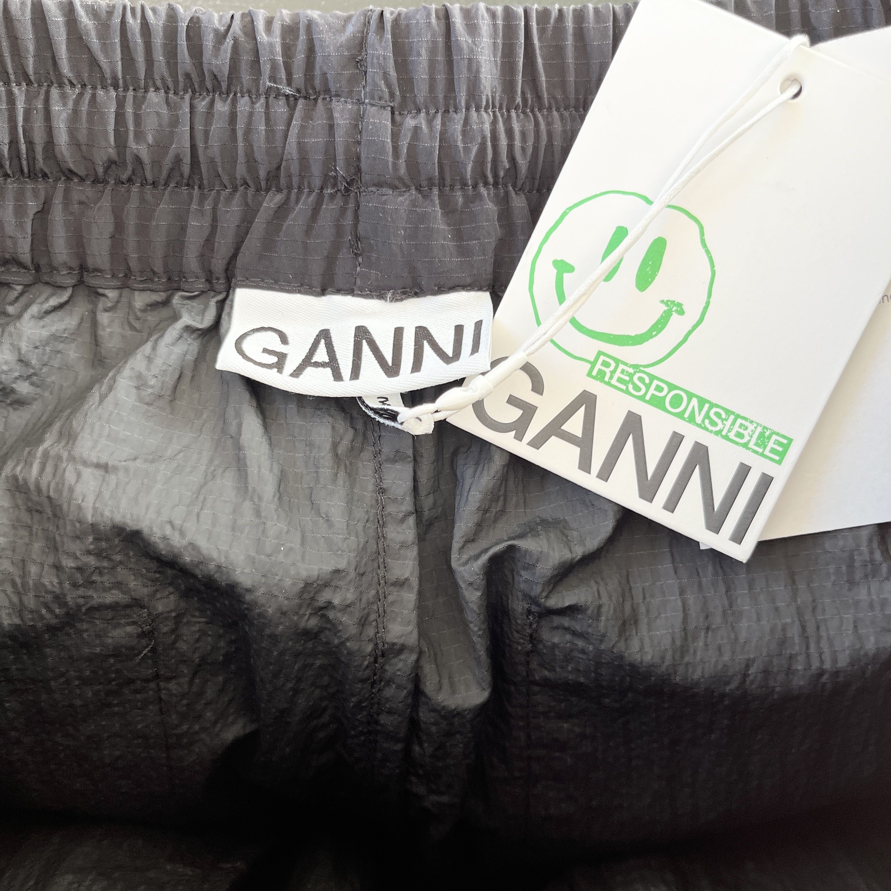 予約販売 GANNI ガニー ブラック XS ショートパンツ ロゴプリント入り パンツ