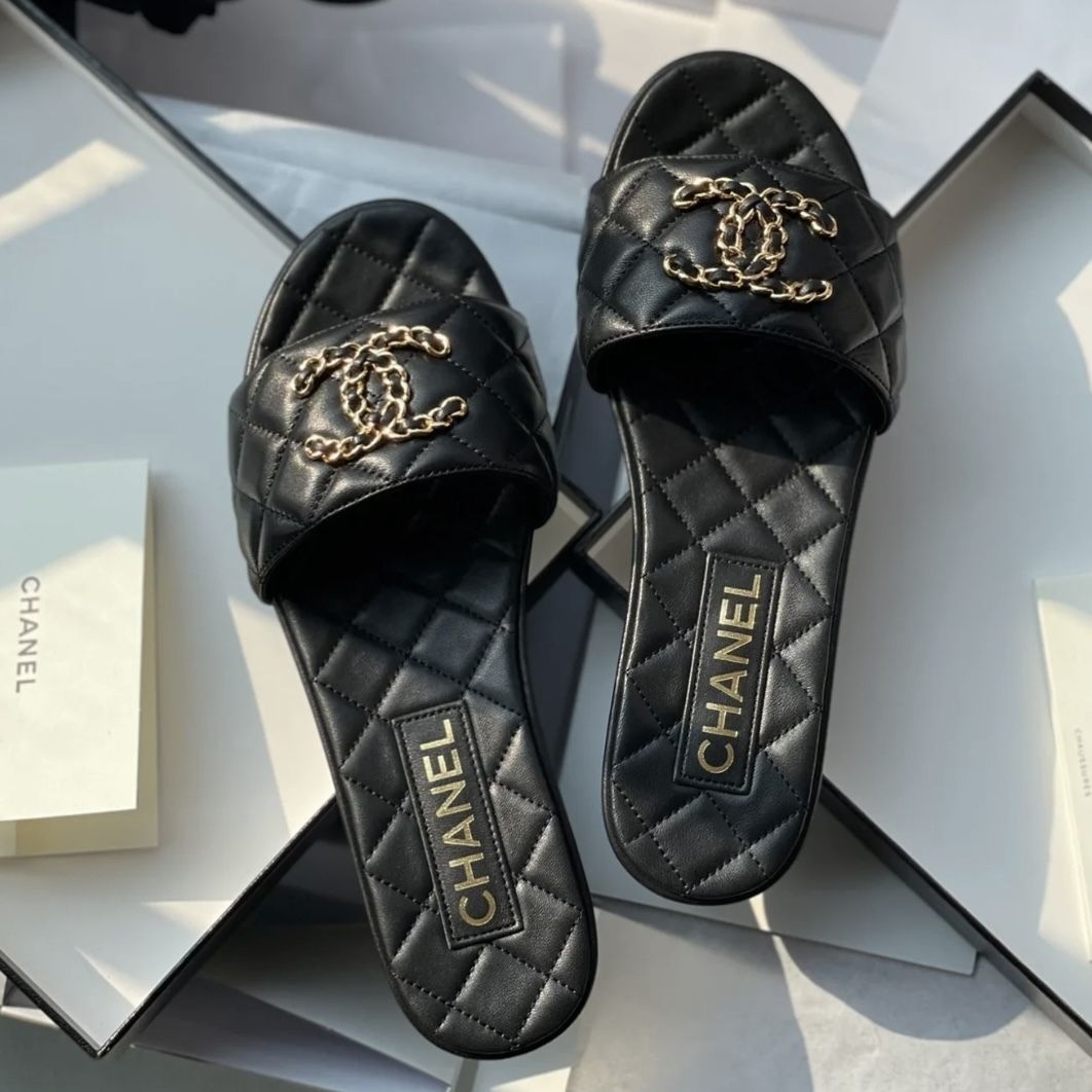 【新作】CHANEL/シャネル サンダル ミュール レザー すぐ履ける ペタンコでサッと履ける♪】CHANEL サンダル ミュール レザー