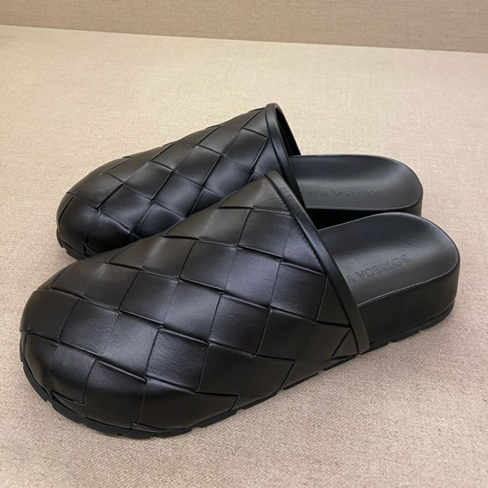 24SS【BOTTEGA VENETA】レジー ミュール イントレチャートレザー