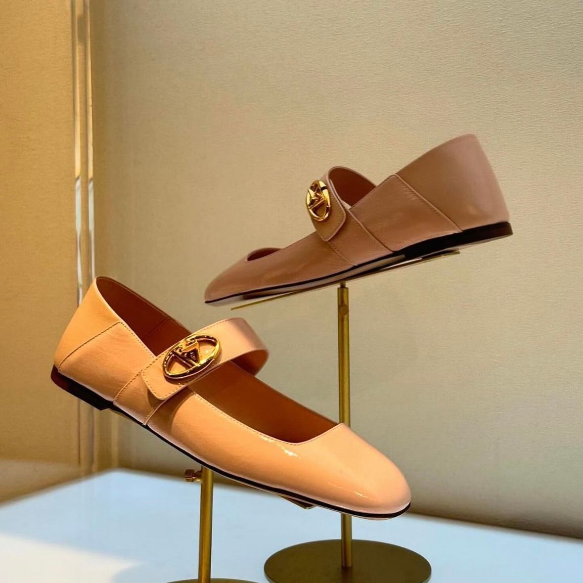 ＊VALENTINO＊メリージェーン バレリーナ 関税・送料込み VALENTINO - Vロゴ ロッカー メリージェーン バレリーナ