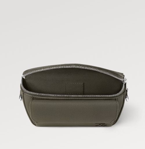 LOUIS VUITTON パイロット・ウェアラブル ウォレット / M83560 Louis Vuitton【新作】パイロット ウェアラブル ウォレット 人気