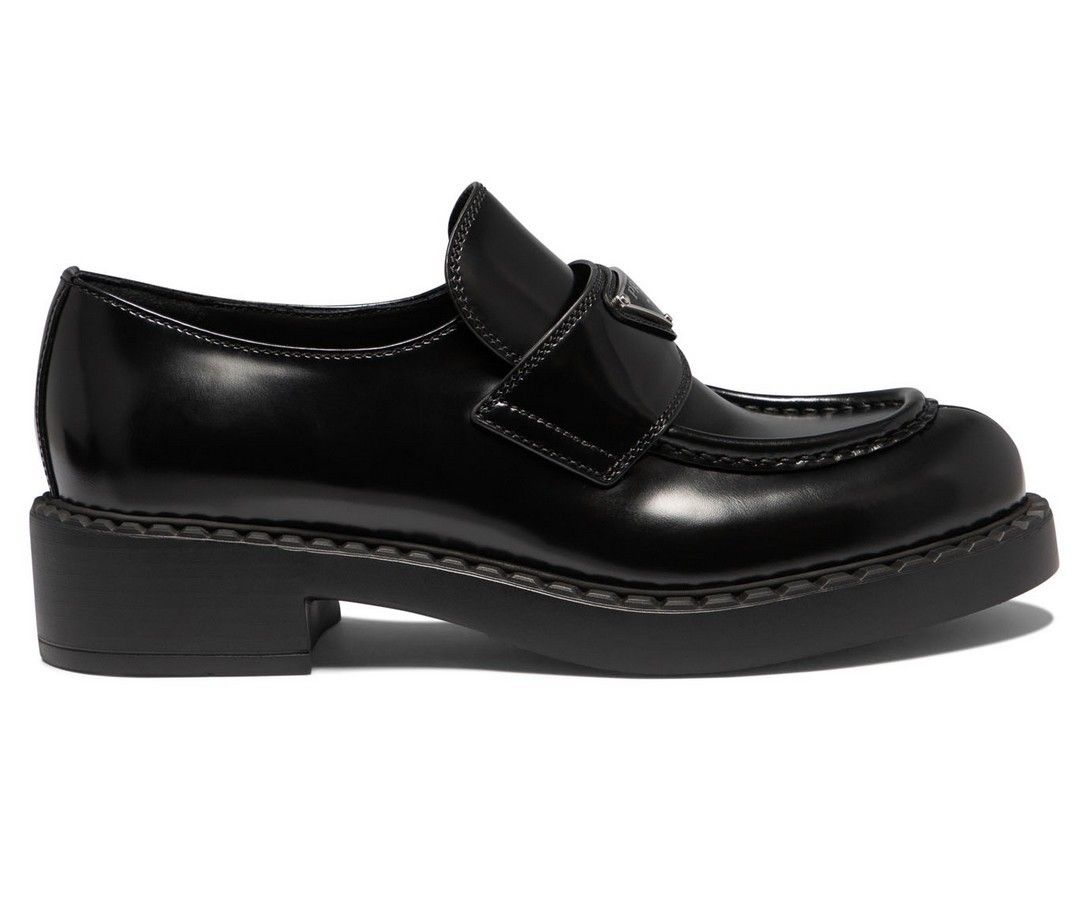 Prada 直営店 チョコレート ブラッシュドレザー ローファー