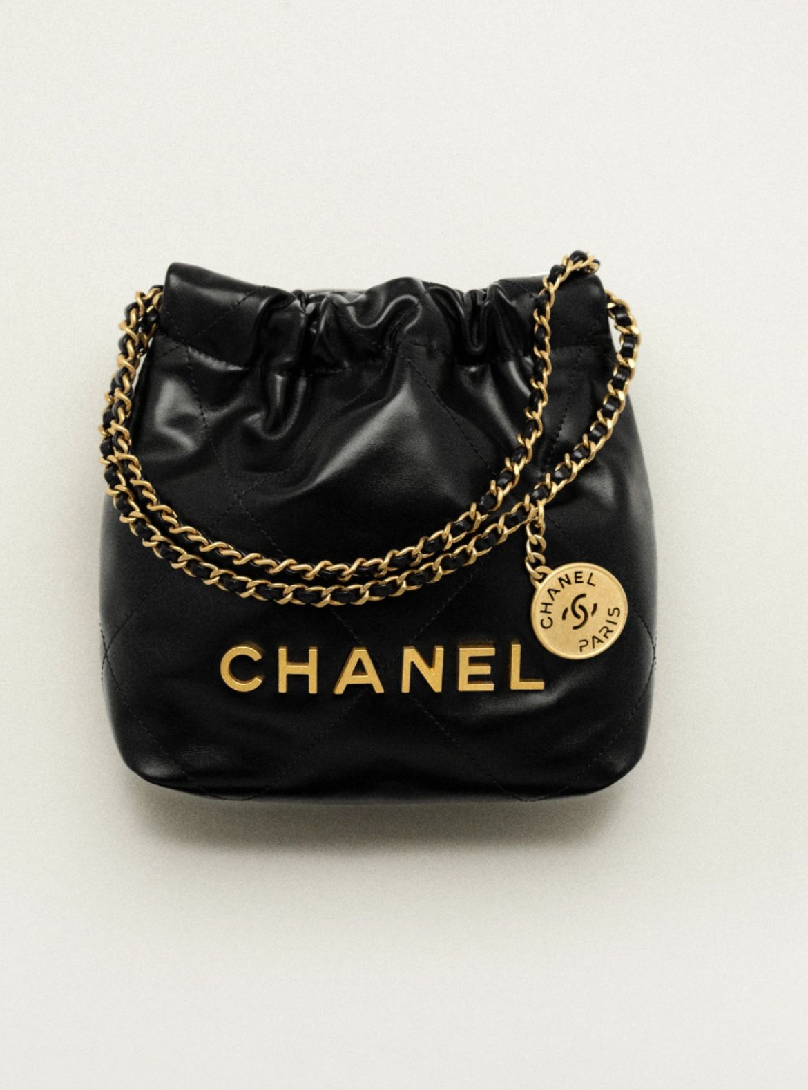 【超希少☆オールブラックがカッコいい】CHANEL 22 ハンドバッグ 芸能人愛用♡《CHANEL 》22 ミニ ハンドバッグ (CHANEL