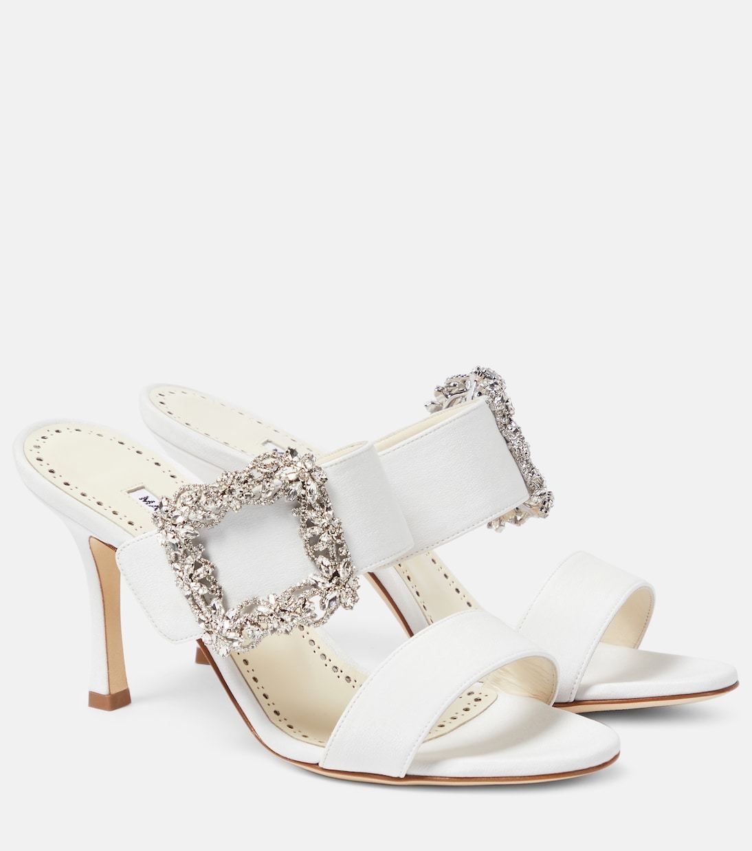 送料込/関税込■Manolo Blahnik■Gable 装飾サテンサンダル Manolo Blahnik】Gable Jewel サテンサンダル (Manolo Blahnik