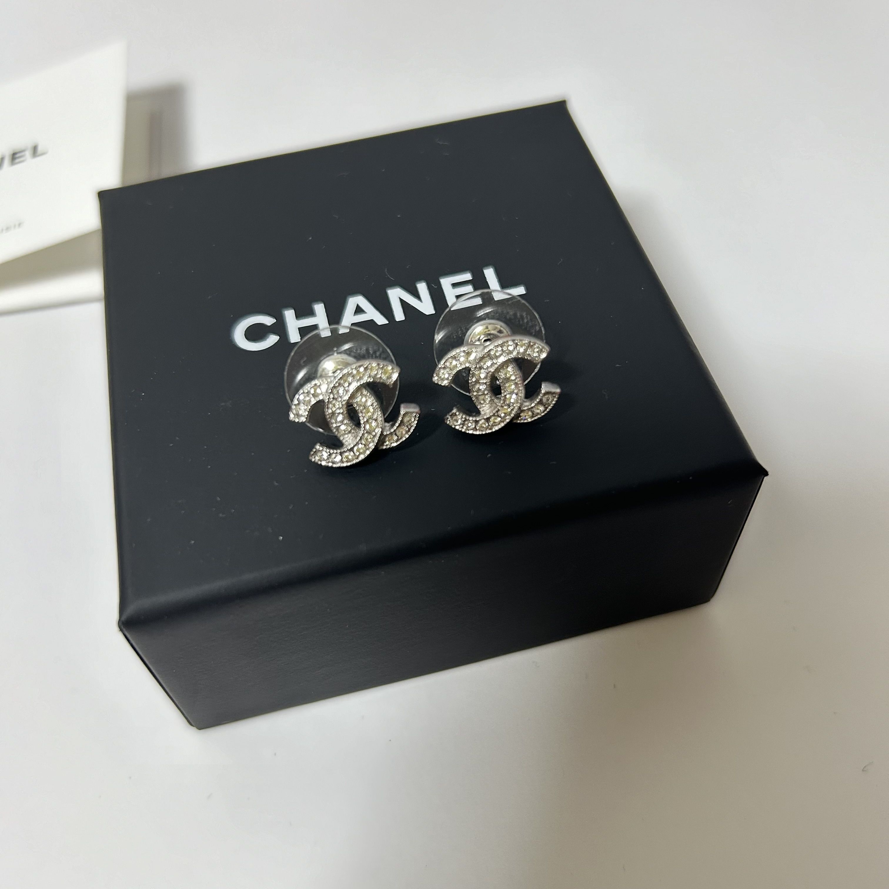待望の再入荷！！】CHANEL ピアス メタル&ストラス ココマーク