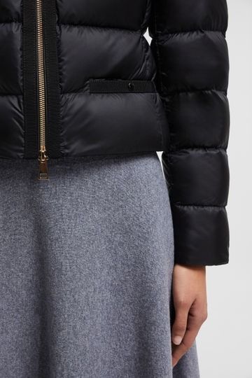 直営店買付【MONCLER】LAURINE ショート ダウン スリムフィット