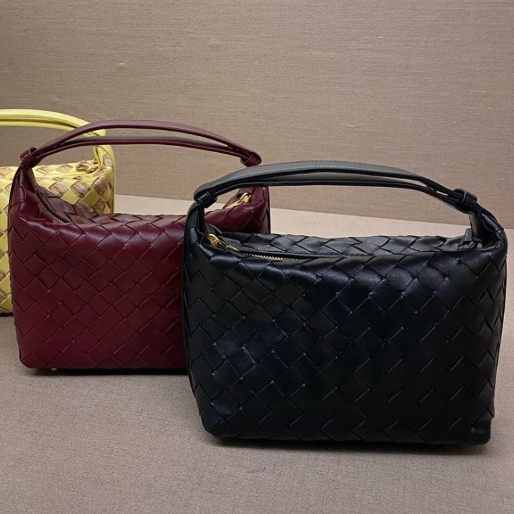 BOTTEGA VENETA】ミニ ウォレス ショルダーバッグ カーフ