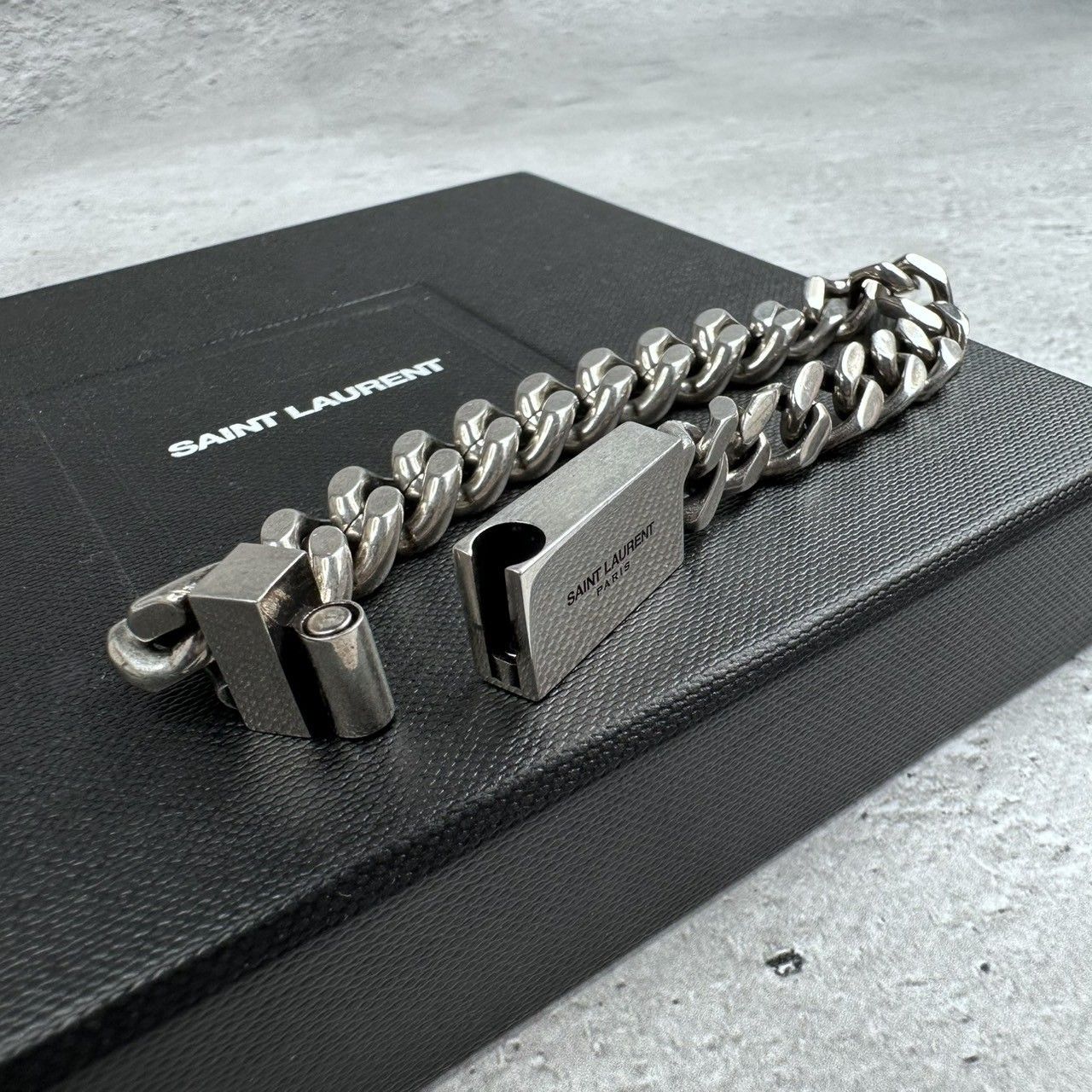 SAINT LAURENT メタル製カーブチェーンブレスレット (Saint