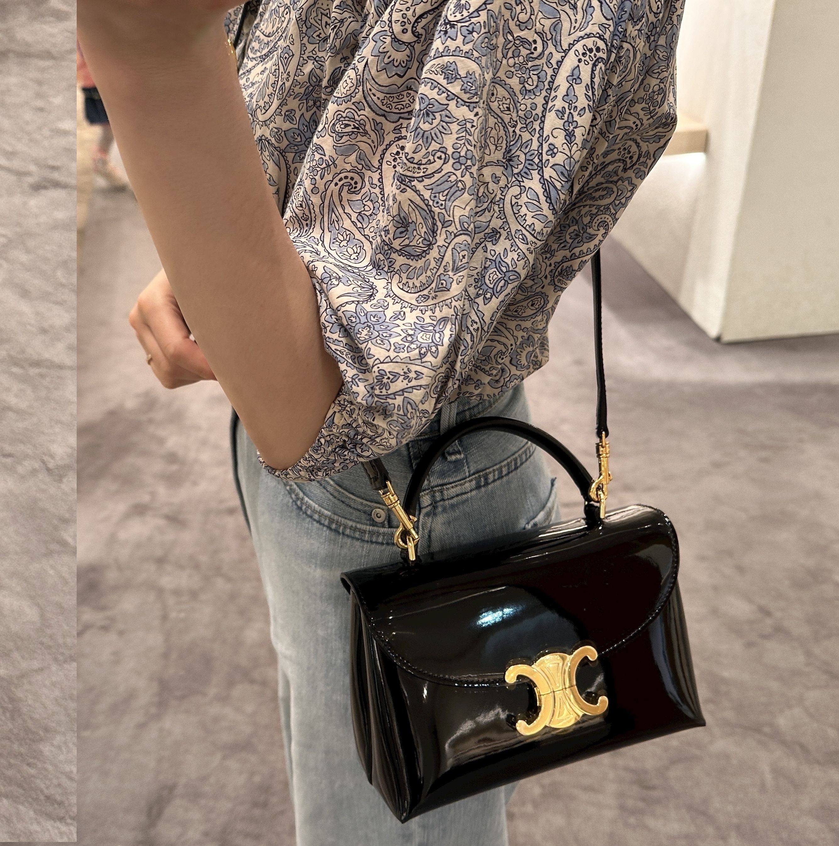 ★CELINE新作★ティーン ニノ バッグ 【安心の国内買付/発送】 CELINE】ティーン ニノ バッグTEEN NINO/ テントカーフレザー