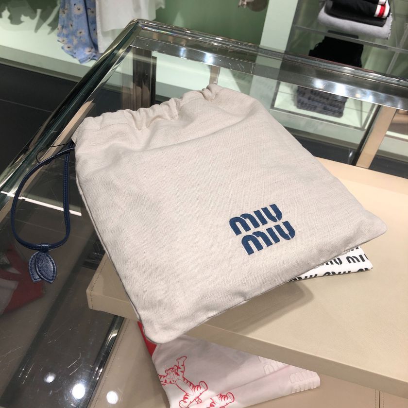6万取引突破★UPS速達便利用！【MIUMIU】MJL794 1ZSB_Tシャツ 6万取引突破☆UPS速達便利用！【MIUMIU】MJL794 1ZSB_Tシャツ