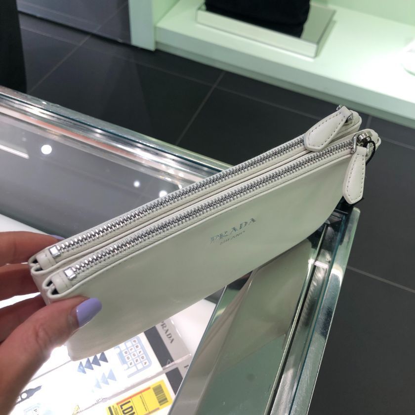 6万取引突破★UPS速達便利用！【PRADA】1NE039 2BYA_ポーチ 6万取引突破☆UPS速達便利用！【PRADA☆プラダ】ポーチ (PRADA