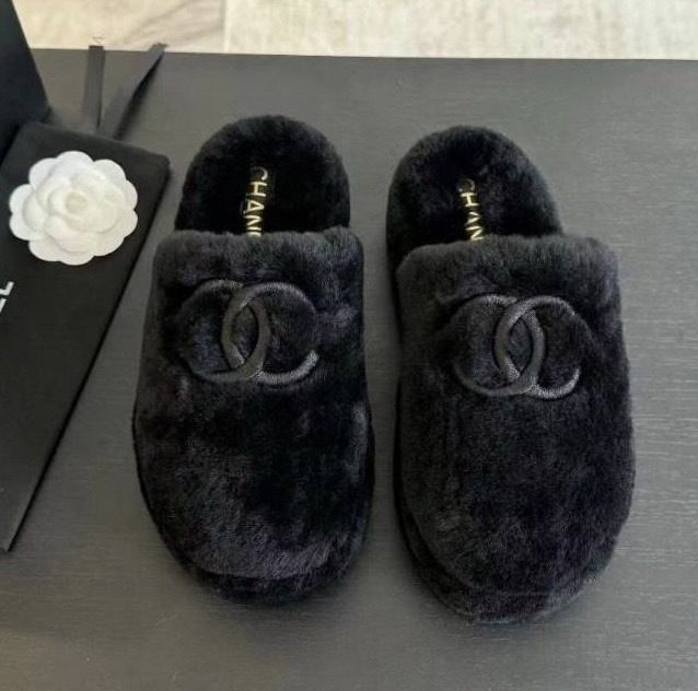 【ファーがキュート♡】シャネル トラベルセット スリッパ モコモコキュート♡】シャネル トラベルセット スリッパ (CHANEL