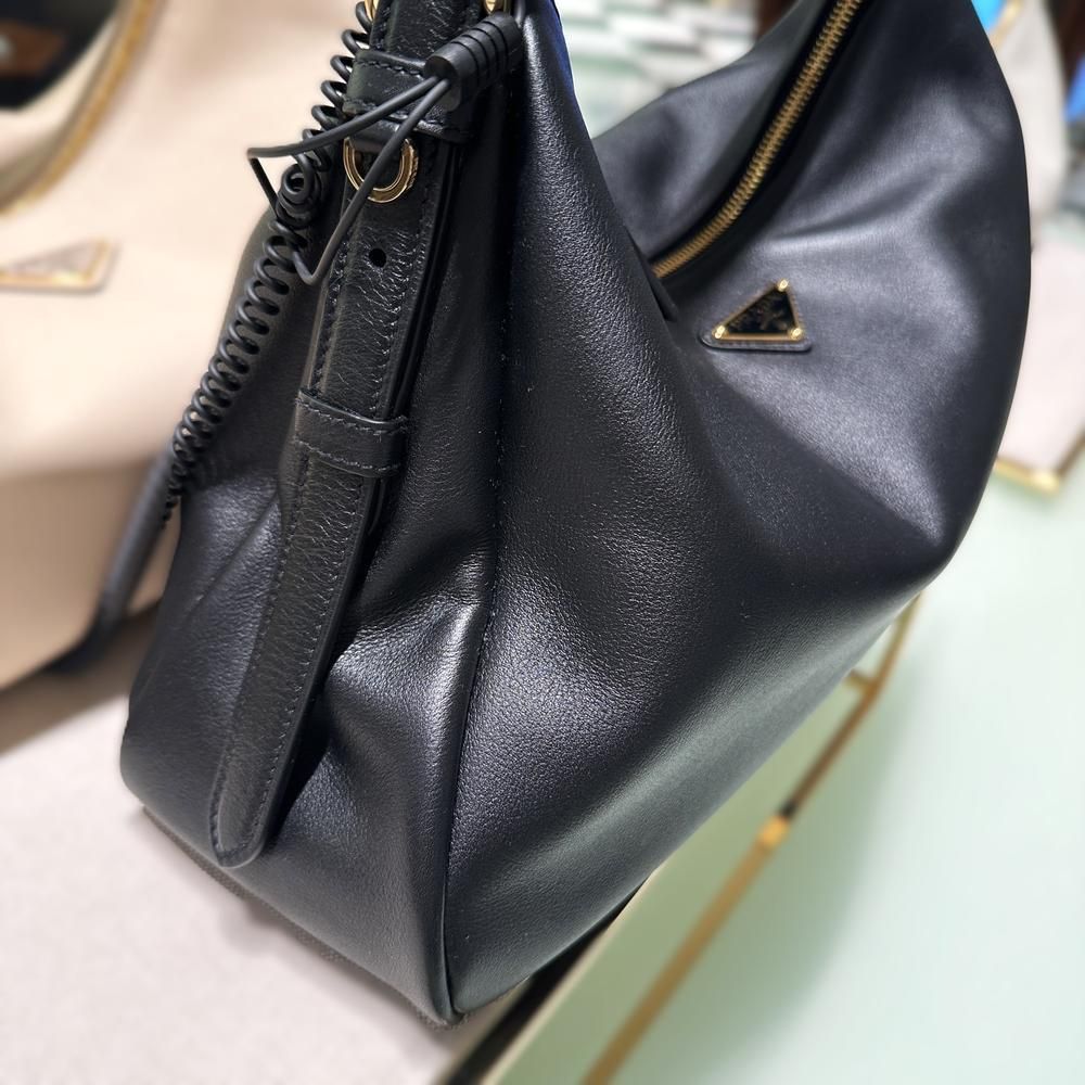 PRADA 24SS 三角ロゴ ショルダーバッグ/斜め掛け (PRADA