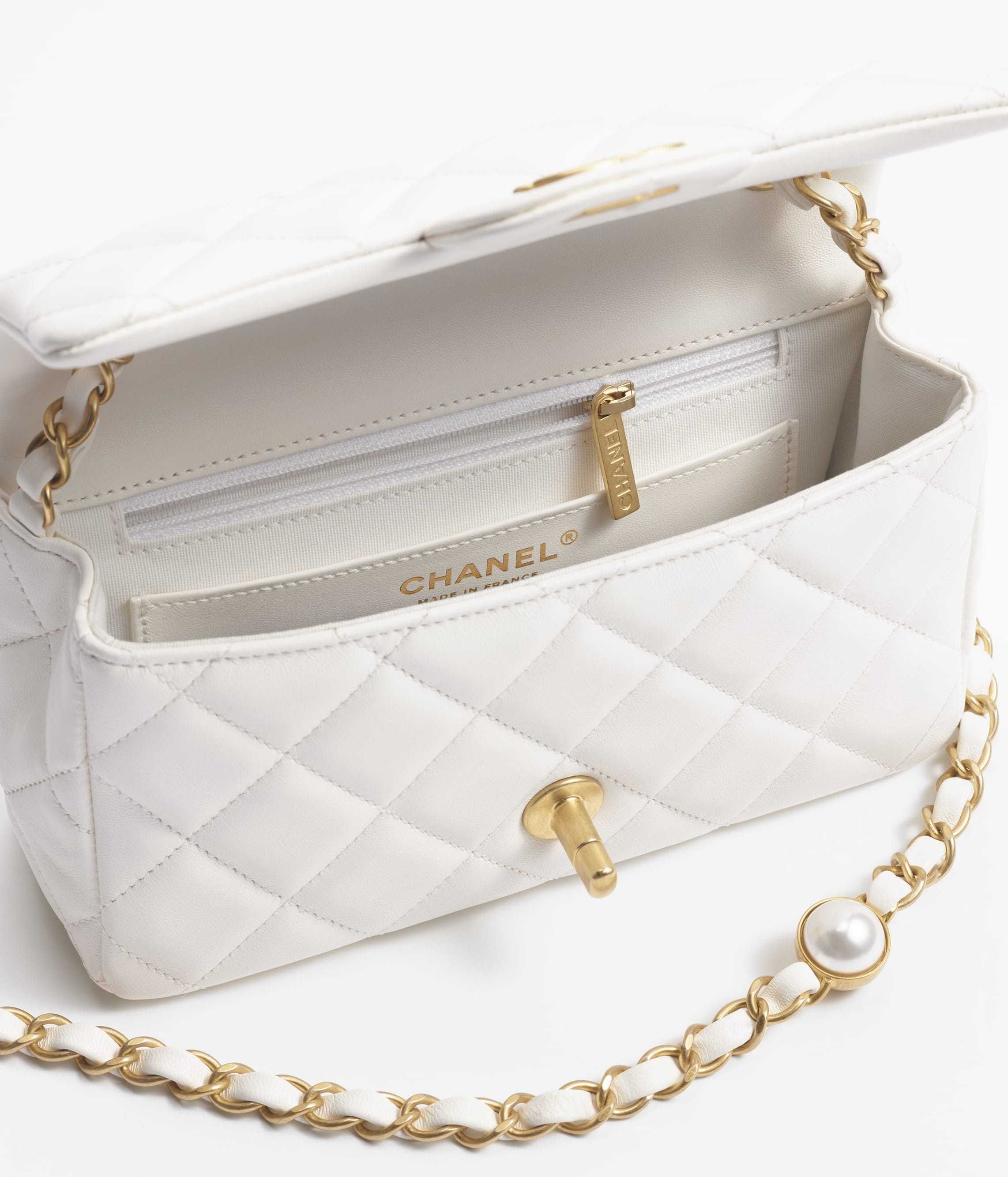 【CHANEL】フェミニンなパールチェーンが美 ミニフラップバッグ パールチェーンがフェミニン♪【CHANEL】ミニ フラップ バッグ