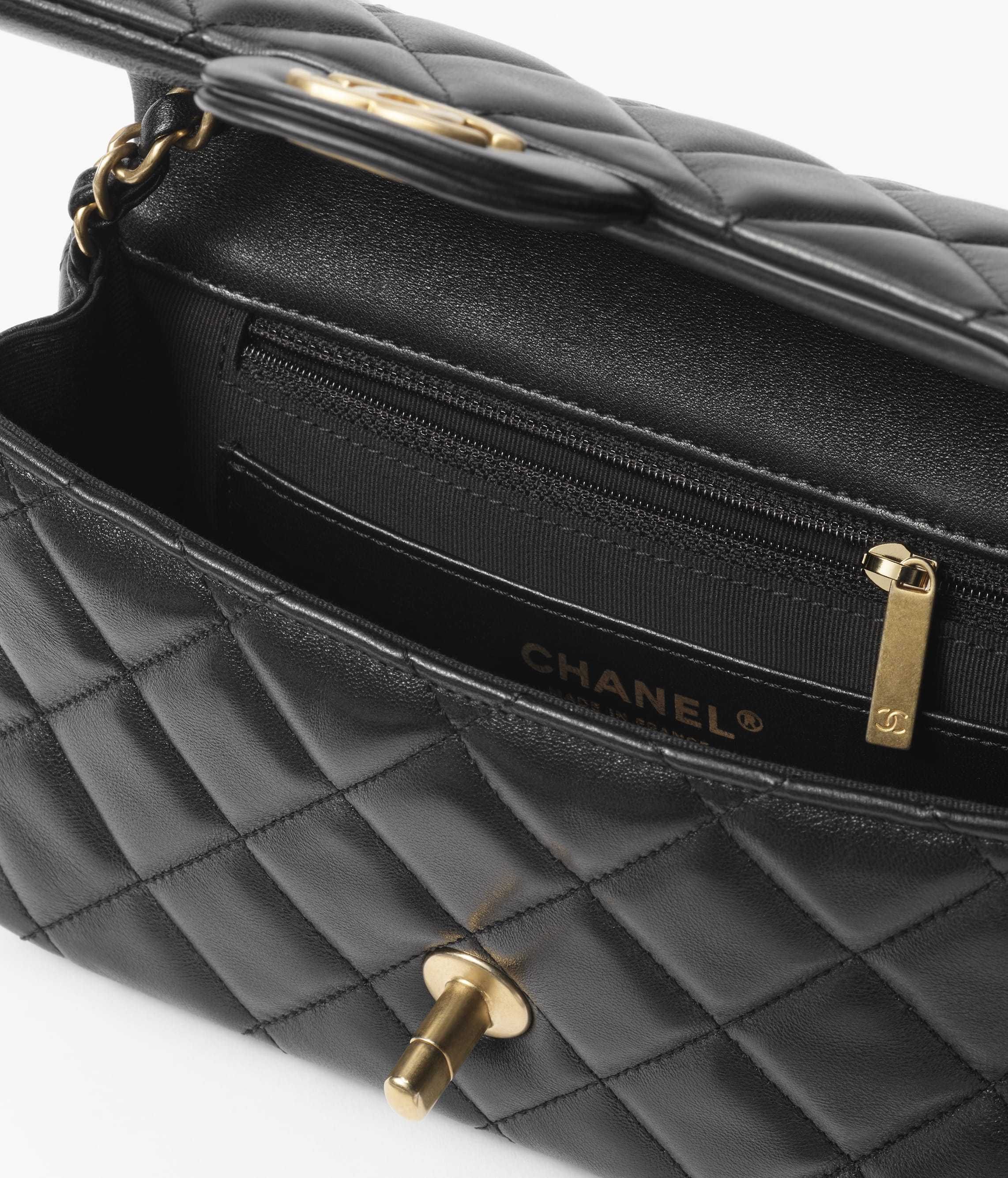 パールチェーンがフェミニン♪【CHANEL】ミニ フラップ バッグ