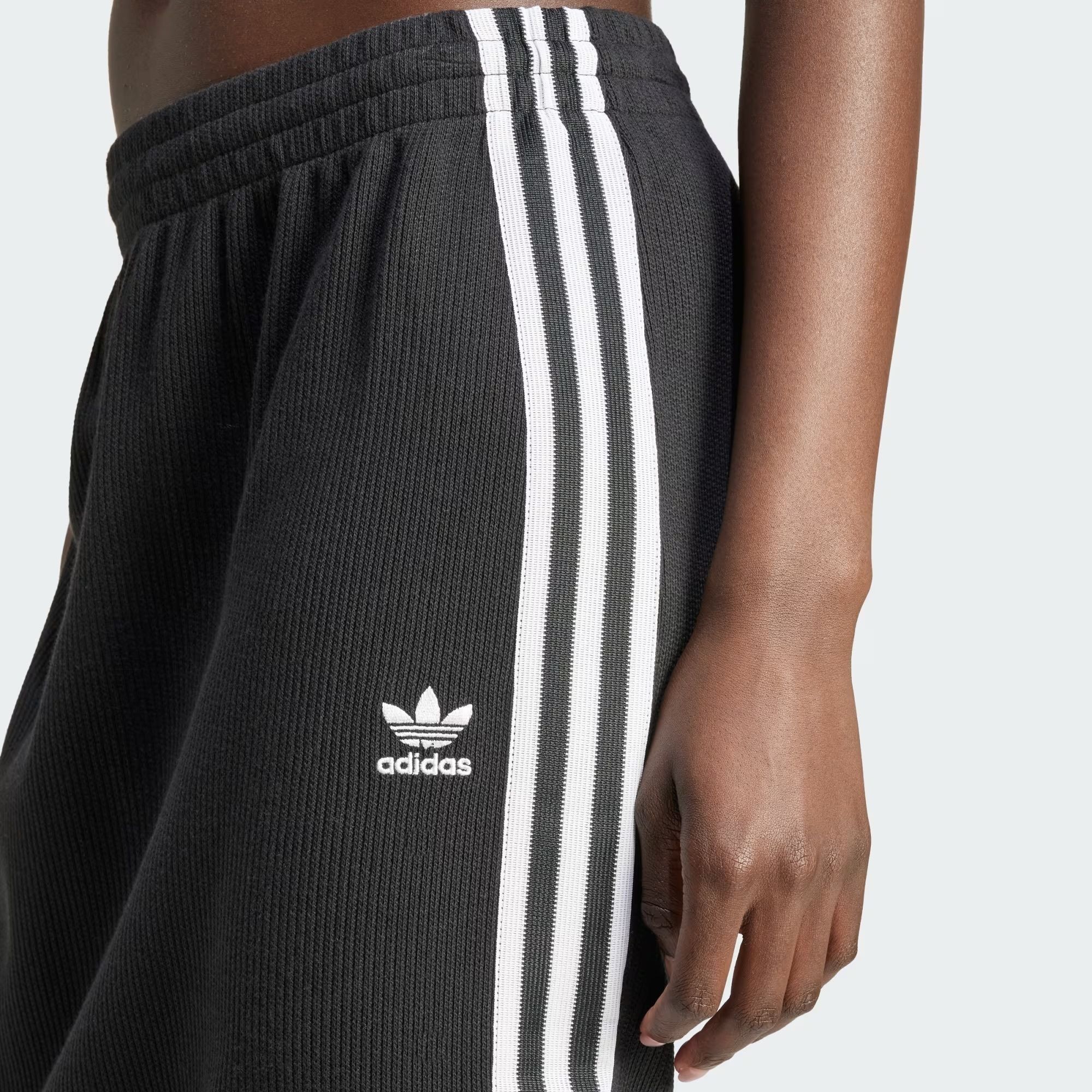 adidas】Adicolor ニット フルジップトップス&スカート セット