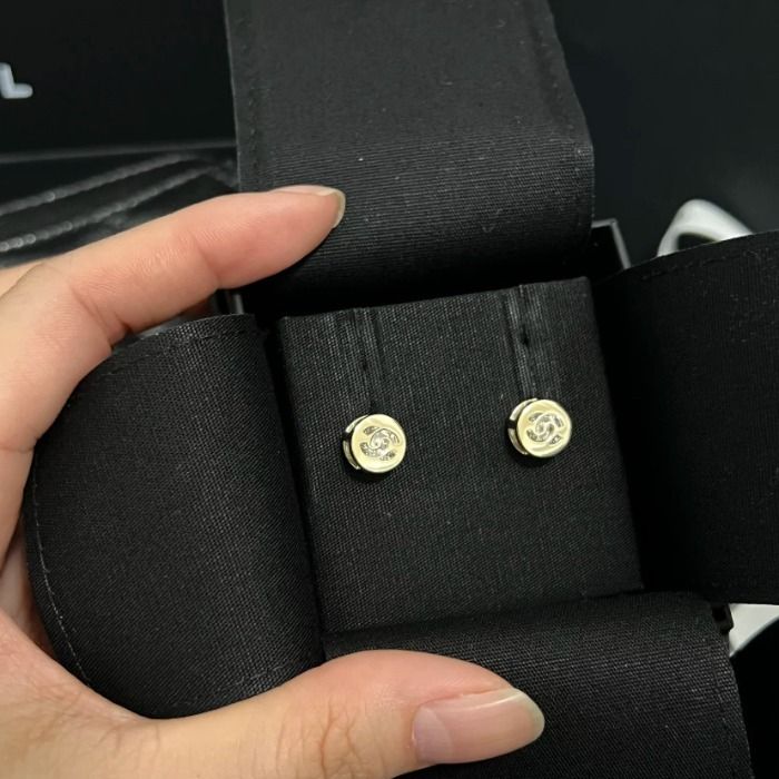 ◆シンプルで可愛い◆CHANEL サークルピアス ◇シンプルで可愛い◇CHANEL サークルピアス (CHANEL/ピアス
