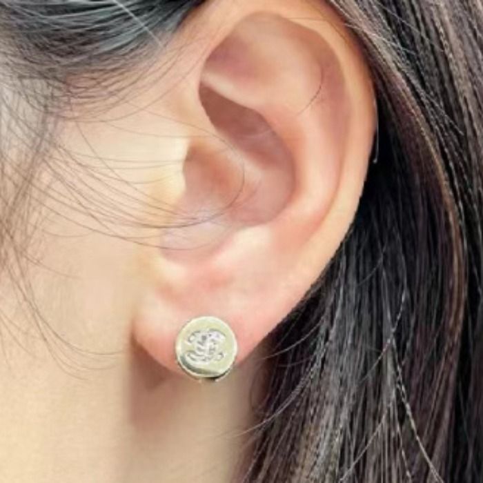 ◆シンプルで可愛い◆CHANEL サークルピアス ◇シンプルで可愛い◇CHANEL サークルピアス (CHANEL/ピアス