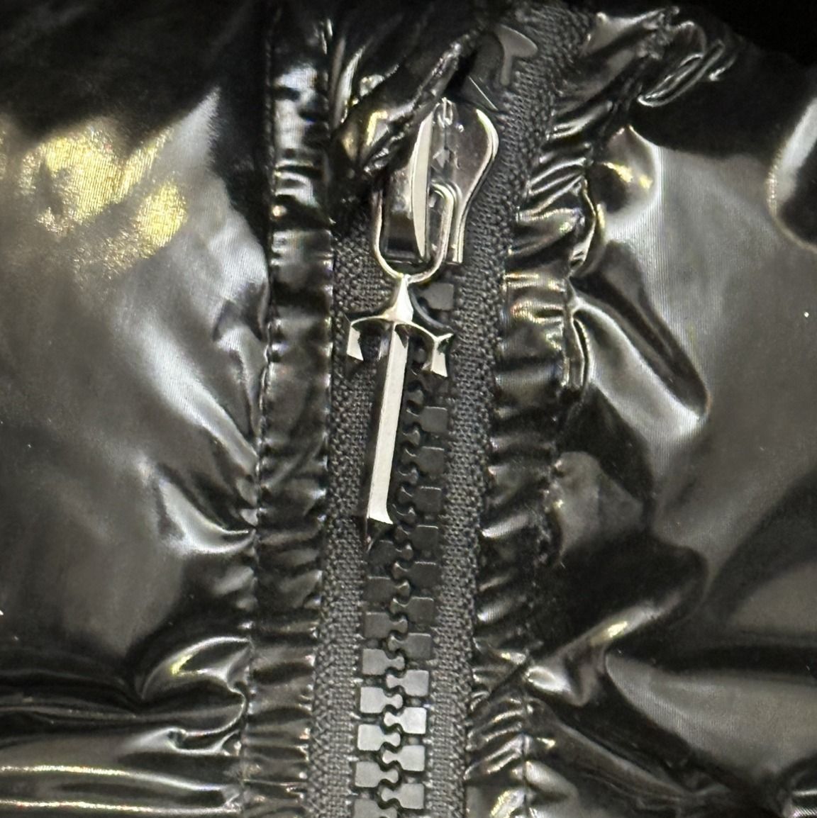 Trapstar London ダウンジャケット Irongate○送料無料○ Trapstar London ダウンジャケット Irongate Arch Puffer Jacket