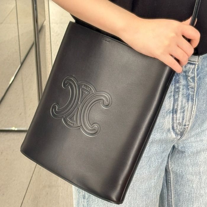 【CELINE】BLACK スモール バケット / スムースカーフスキン スモール バケット / スムースカーフスキン - ブラック | CELINE