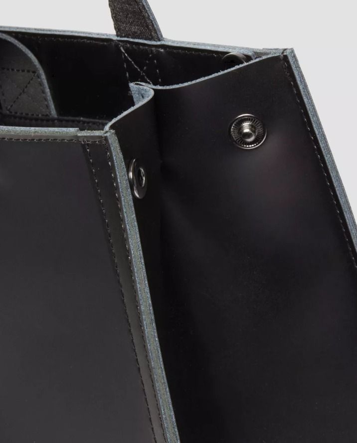 【Dr.Martens】ラブ マイ ドックス レザー トートバッグ Love My Docs Leather Tote Bag in Black | Dr. Martens