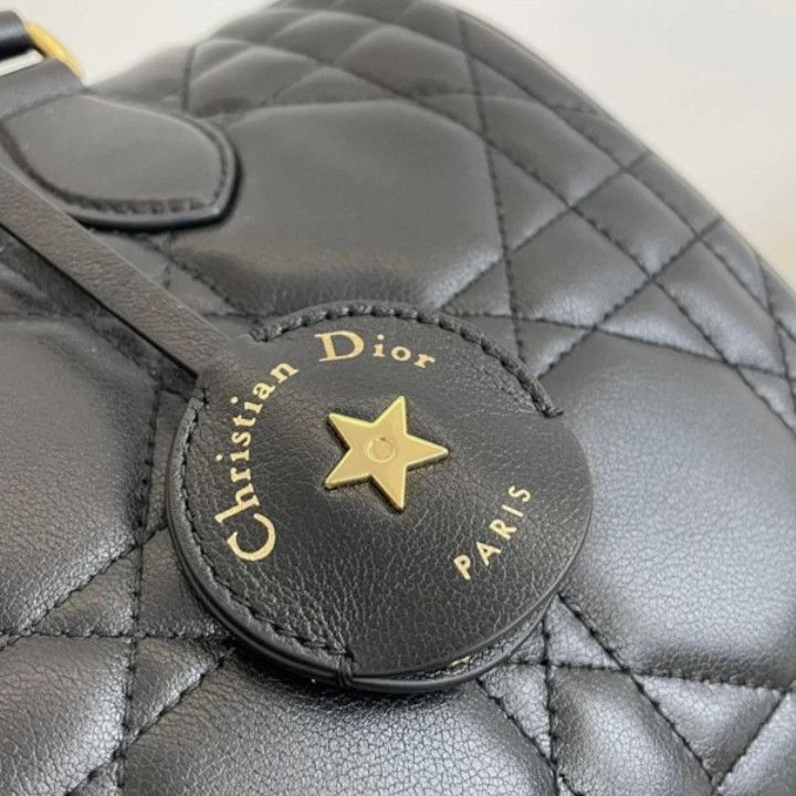 大容量が嬉しい♪》DIOR Groove 25 バッグ ミディアム (Dior