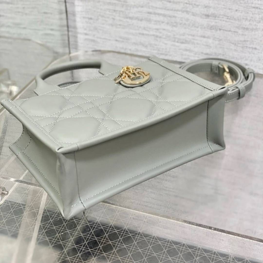 サイズ感が可愛い☆【DIOR】DIOR Book Tote バッグ ミニ (Dior