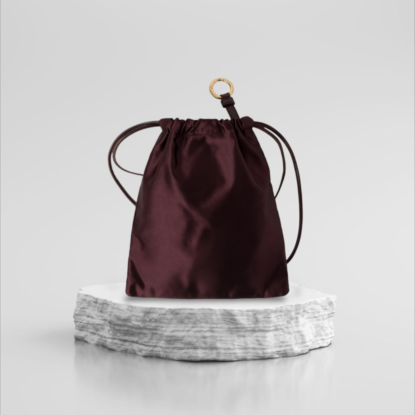 ★Miumiu★軽量 Duchesseポーチ MiuMiu＊Duchesse pouch ファブリック サテンポーチ＊送料込