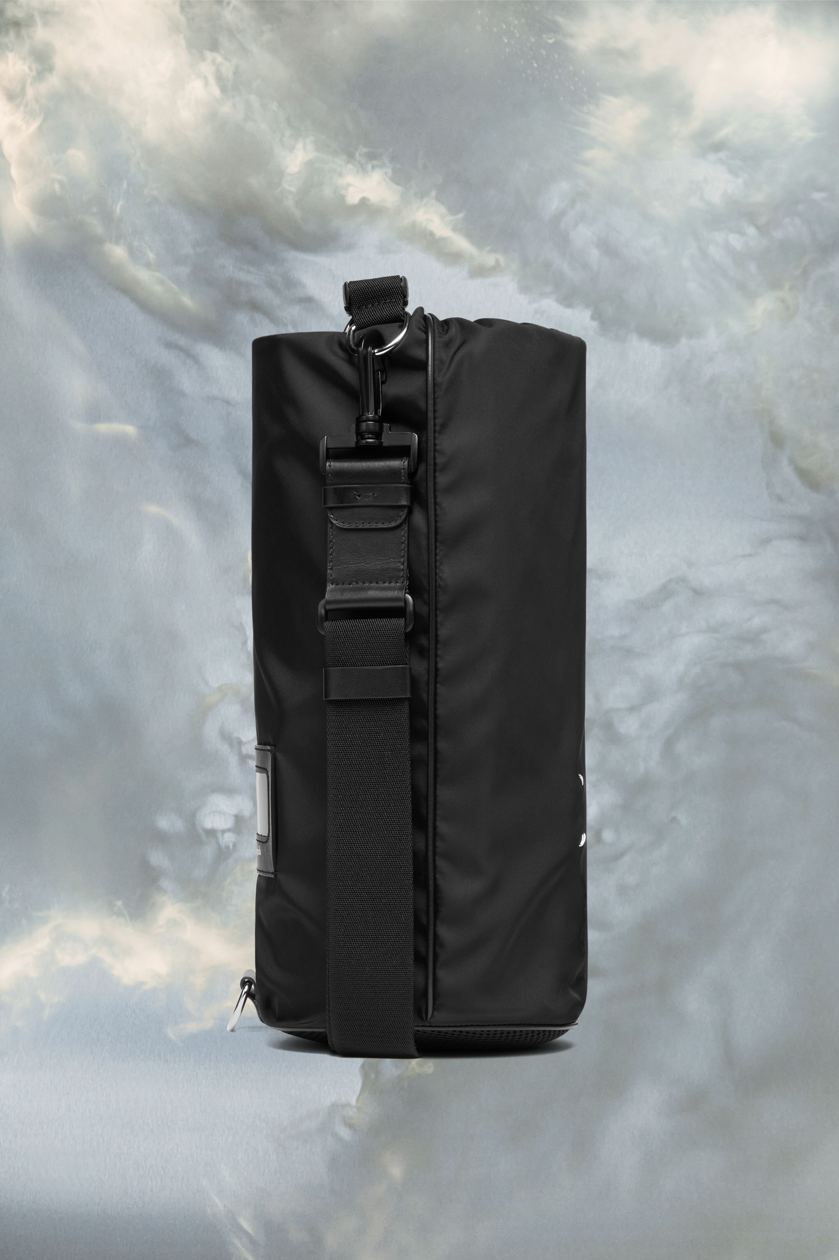 関税送料込 メゾンマルジェラ ハイテクロールアップバックパック 新着 人気 ☆Maison Margiela☆ハイテクロールアップバッグ