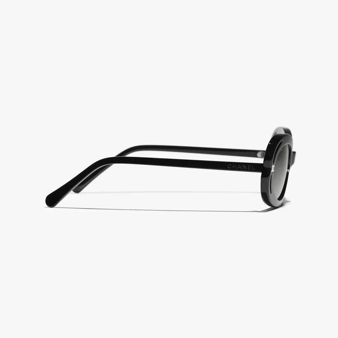 【海外トレンドアイテム】CHANEL オーバル シェイプ サングラス 海外トレンドアイテム】CHANEL オーバル シェイプ サングラス