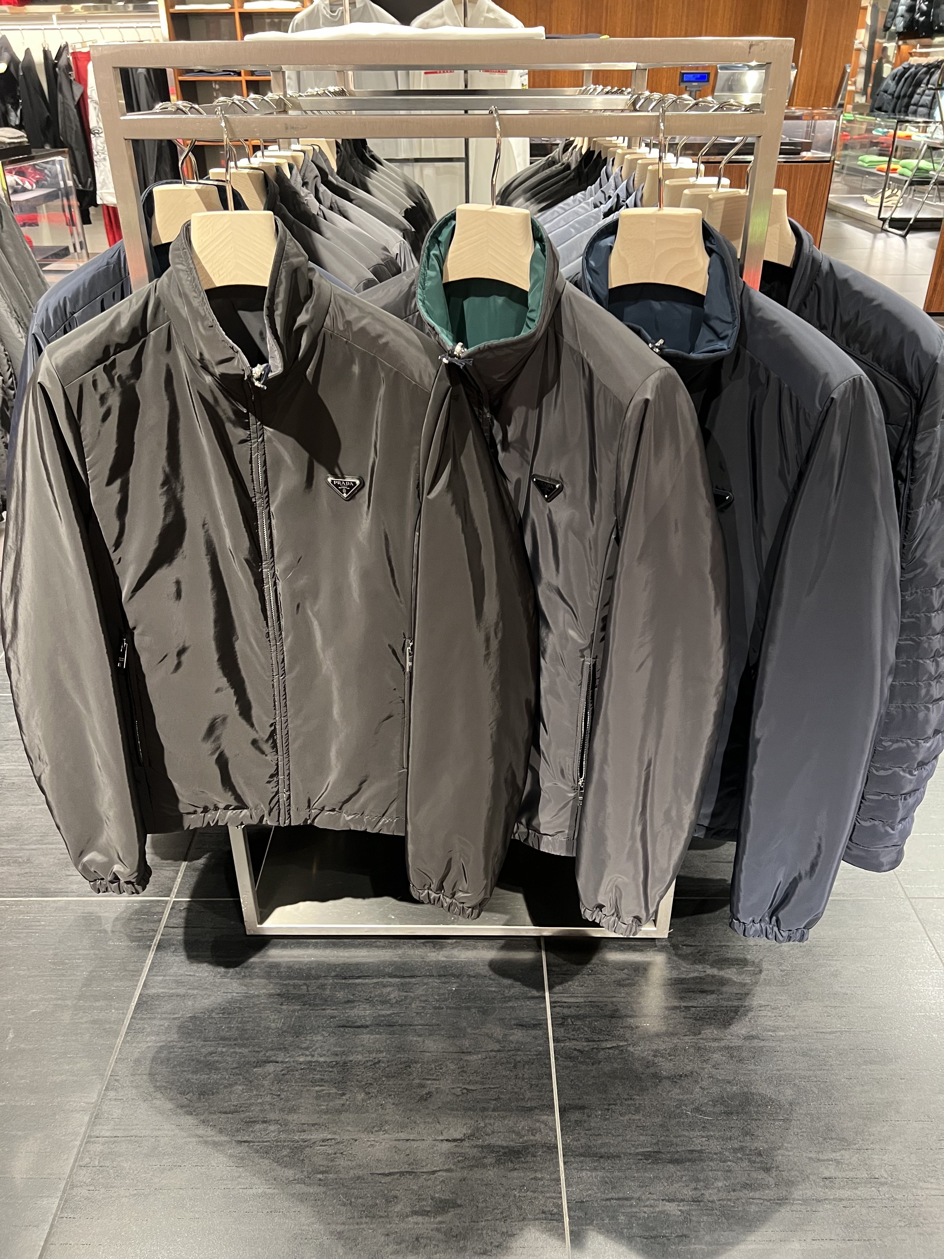 PRADA((SGB223))((選べるお色))三角ロゴナイロンブルゾン (PRADA