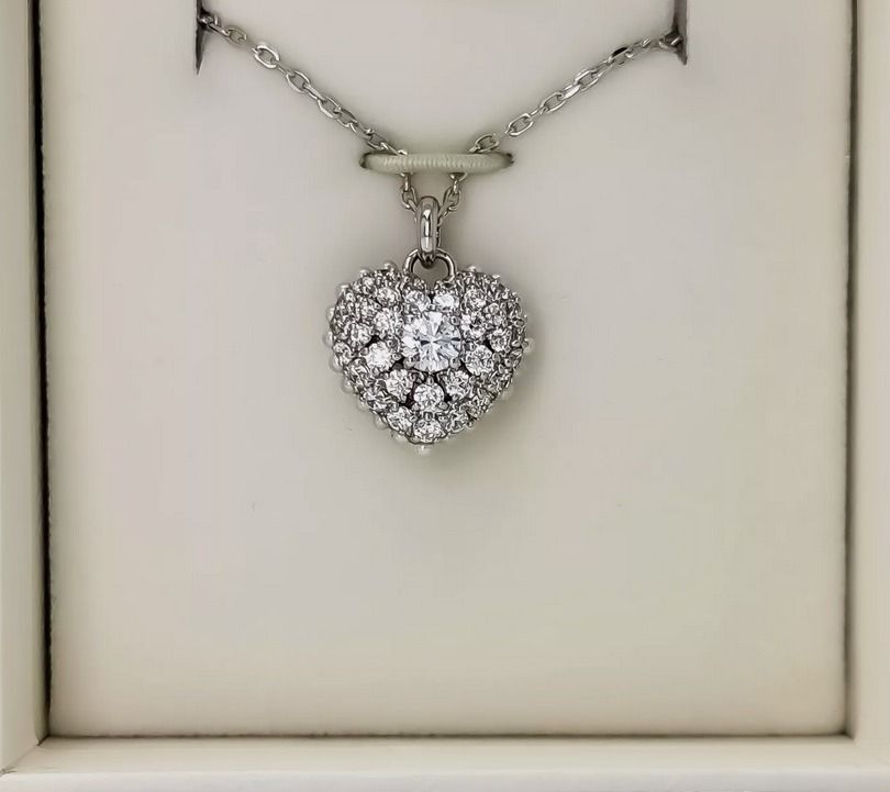 【SWAROVSKI】 IVE ウォニョン着用 ハート Idyllia ペンダント SWAROVSKI】 IVE ウォニョン着用 ハート Idyllia ペンダント