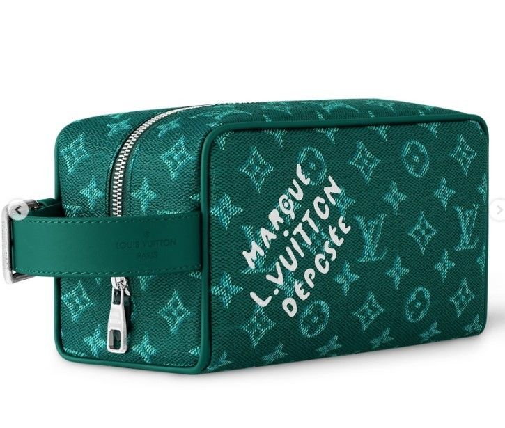 可愛い肉球に注目☆【LOUIS VUITTON】モンスリ・メッセンジャー 可愛い肉球チャーム♡】Louis Vuitton ポーチ (Louis Vuitton