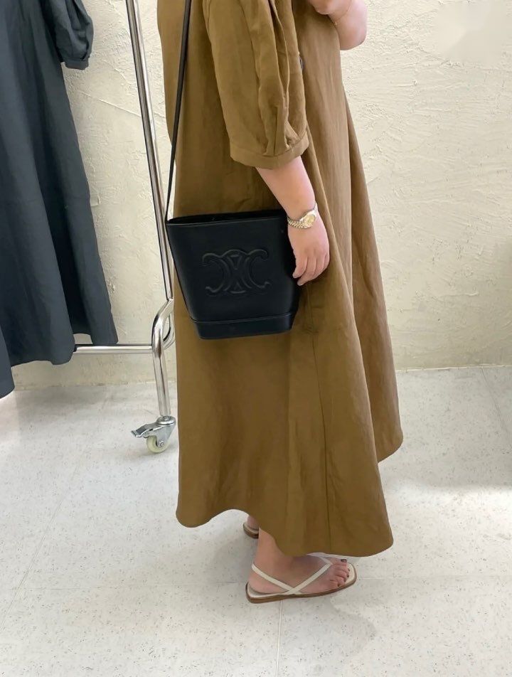 物が取り出しやすいバケツ型 CELINE スモール バケット キュイル 物が取り出しやすいバケツ型 CELINE スモール バケットキュイル