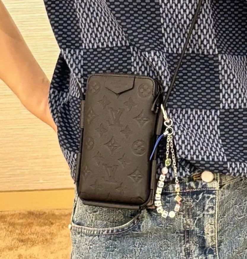 おすすめ♪ Louis Vuitton ヴィトン レースアップ・ポーチ 直営品《LOUIS VUITTON》レースアップ ポーチ (Louis Vuitton