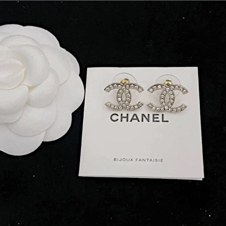 【希少☆ギフトにも】 CHANEL CCロゴ ピアス シンプル【CHANEL】CCロゴピアス ギフトにも メンズも (CHANEL