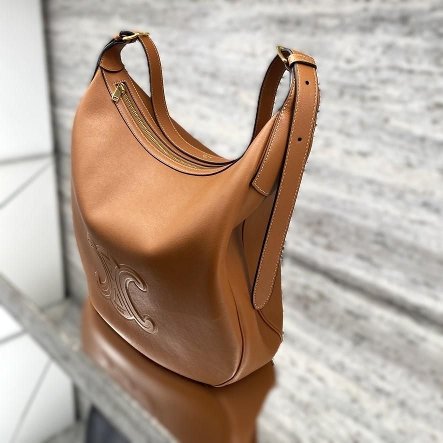 ★CELINE★セリーヌ スモールエロイズキュイルトリオンフバッグ 25新作CELINE スモールエロイズキュイル トリオンフ バッグ