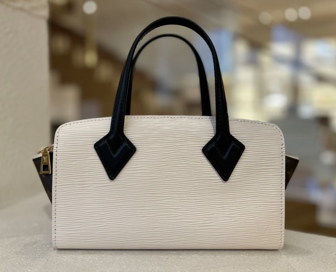 横長フォルムがエレガント可愛い♪Louis Vuitton ヴァレンヌ EW 横長フォルムがエレガント可愛い♪Louis Vuitton ヴァレンヌ EW