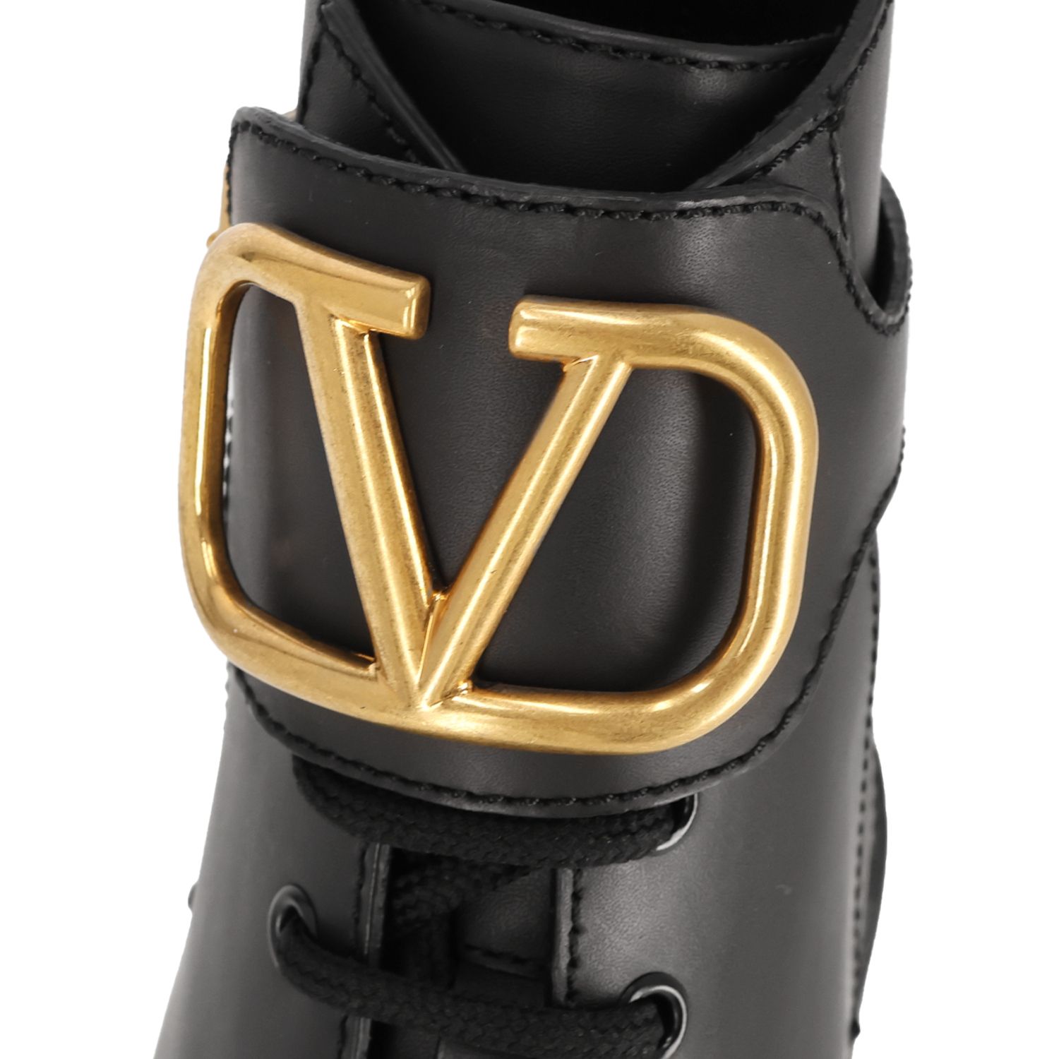 VALENTINO Vロゴ バックル アンクルブーツ W2S0AH7 BEK 0NO VALENTINO Vロゴ バックル アンクルブーツ W2S0AH7 BEK 0NO