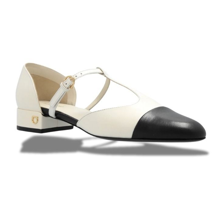 ★新作sale★FERRAGAMO★フェラガモ  Tストラップ バレリーナ ☆新作sale☆FERRAGAMO☆フェラガモ Tストラップ バレリーナ