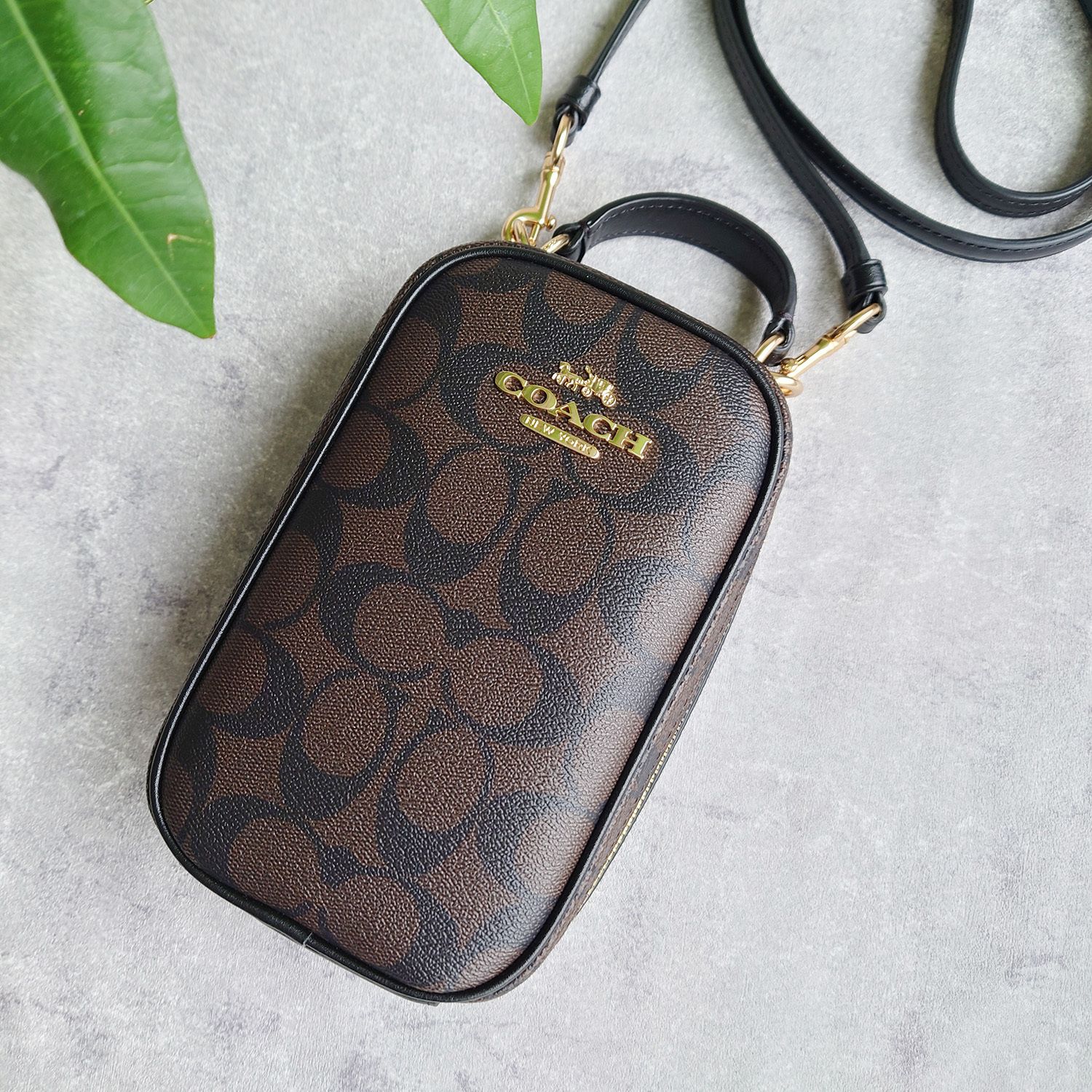 COACH - コーチ ショルダーバッグ サコッシュ COACHの通販 by
