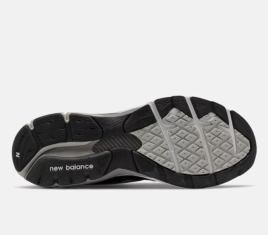 ★New Balance★送関込★話題のランニングシューズ 990v3 Black New Balance 990v3 スニーカー | ブラック | FARFETCH JP
