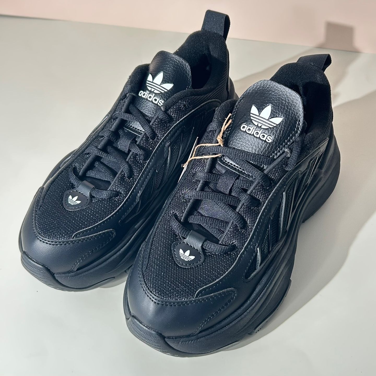 ADIDAS【送料込】OZGAIA CORE BLACK IG6045 (adidas/スニーカー