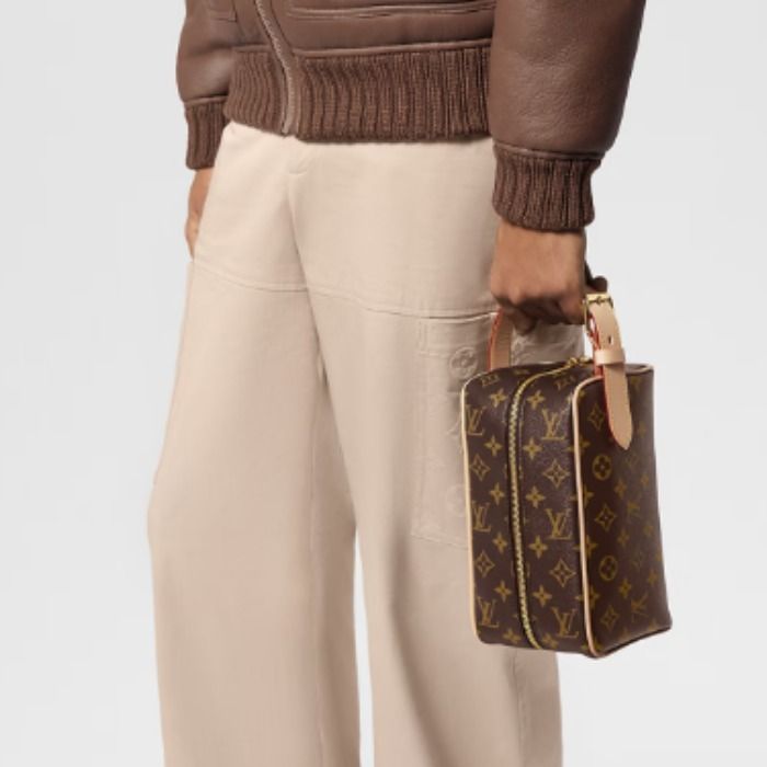 【コンパクトながら気品たっぷり♪】Louis Vuitton★ポーチ コンパクト 収納力◎】LV ☆ ロッカー ドップ・キット ポーチ