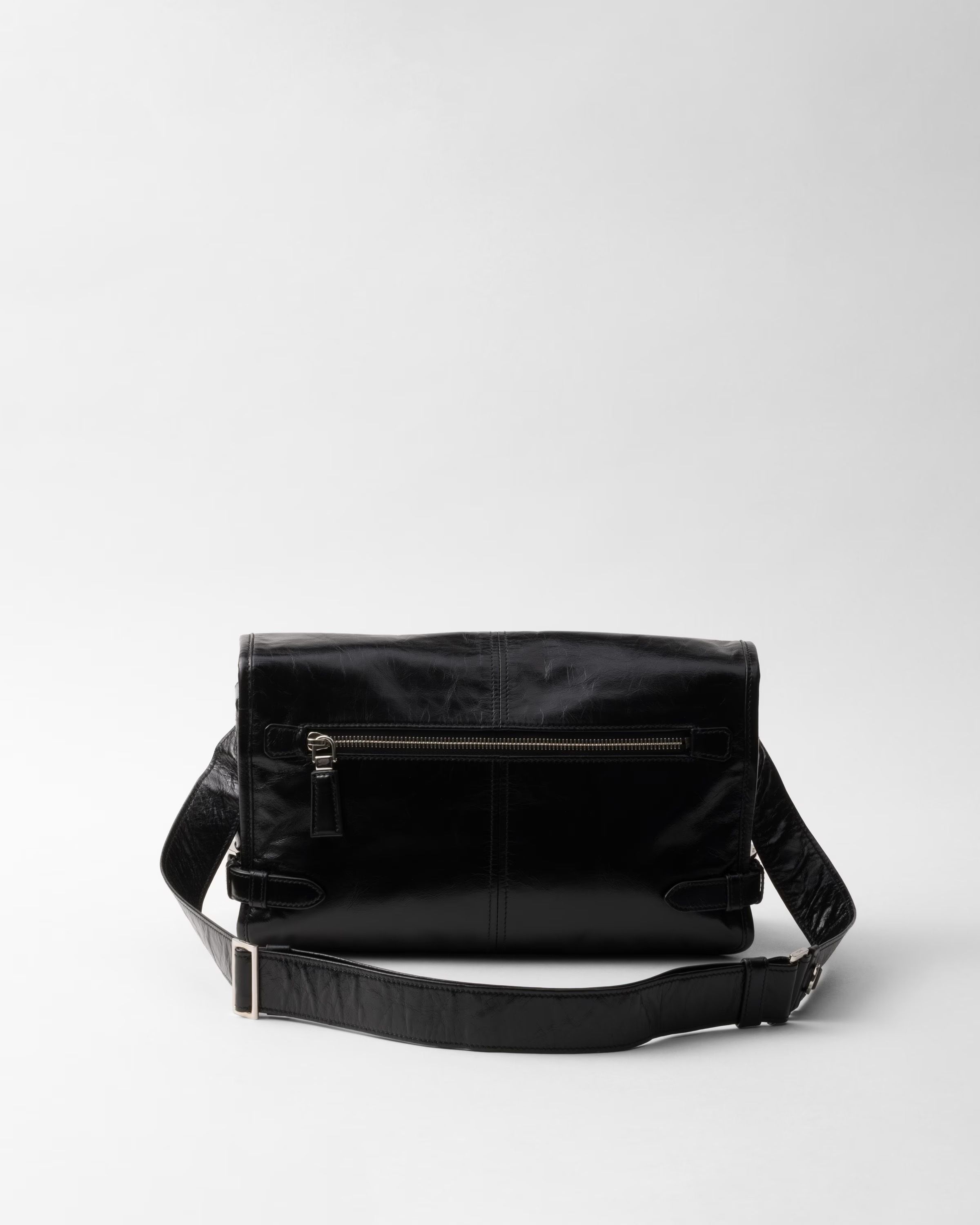 PRADA ◆ 洗練されたモダンな スモール レザー ショルダーバッグ ☆PRADA☆プラダ スモール ロゴ入り レザー ショルダーバッグ