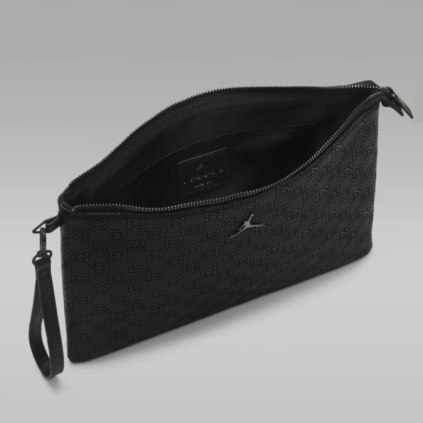 大人気モデル【NIKE】Jordan Monogram Pouch (0.69L)☆ クラッチ