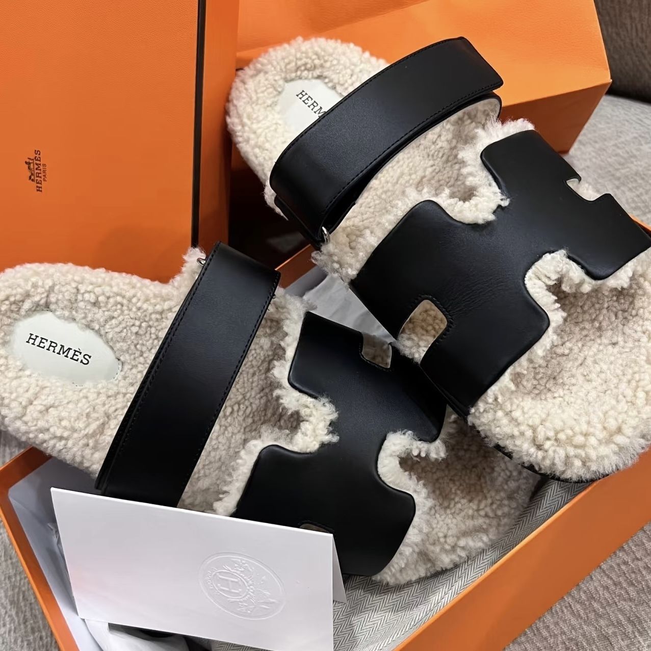 冬でも気軽に外出可能】HERMES サンダル 《シプレ》 ムートン (HERMES/サンダル) H222929ZHE5【BUYMA】