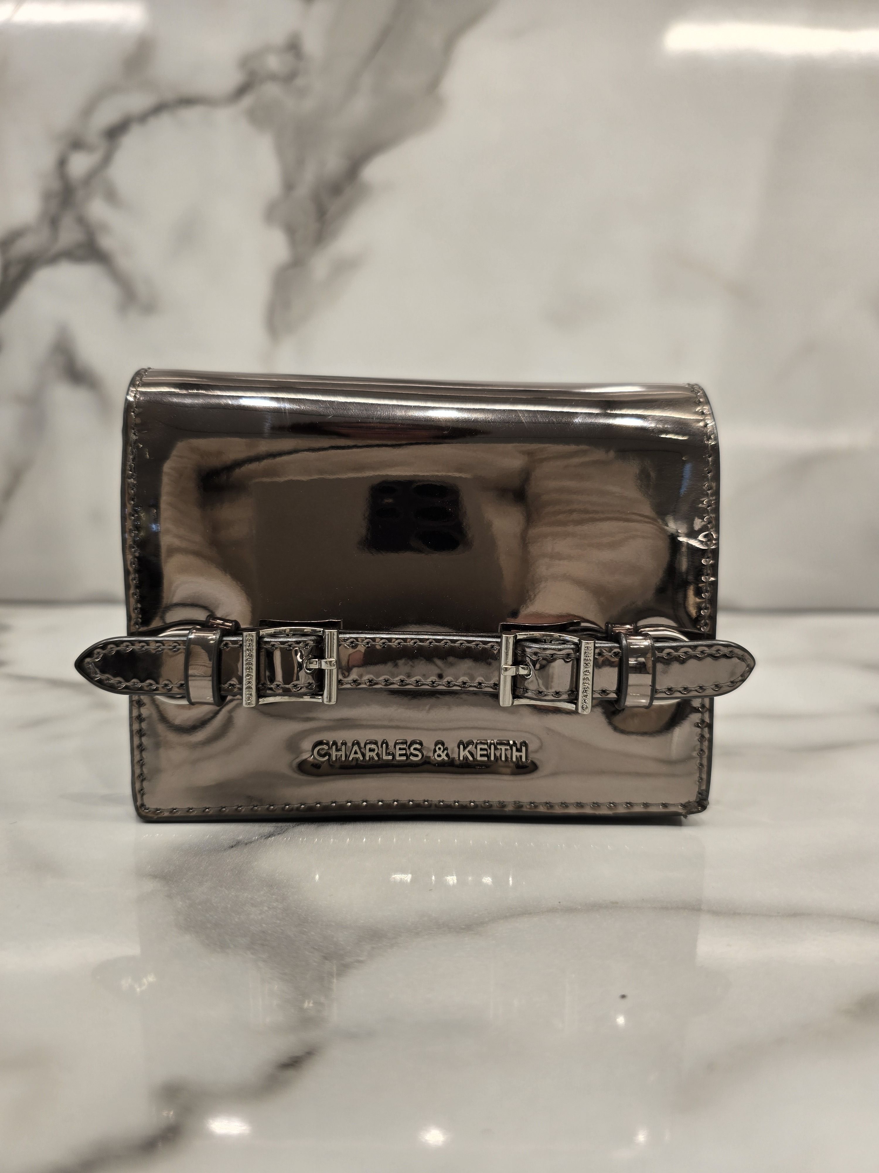 台湾 CHARLES&KEITH Keely スナップボタン 折りたたみ財布 二つ折り スナップボタン Charles&Keith(チャールズアンドキース