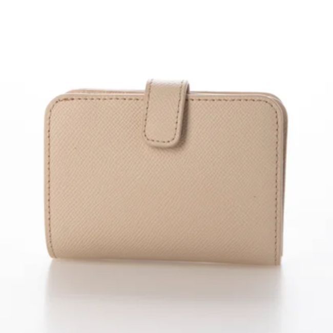 艶感のあるレザー【FURLA】二つ折り財布 (FURLA/折りたたみ財布
